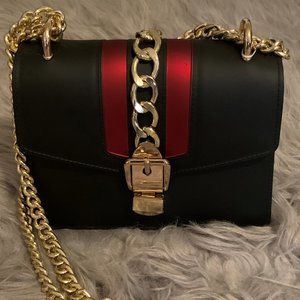 Ladies Black/Red Purse with Shoulder Gold Chain